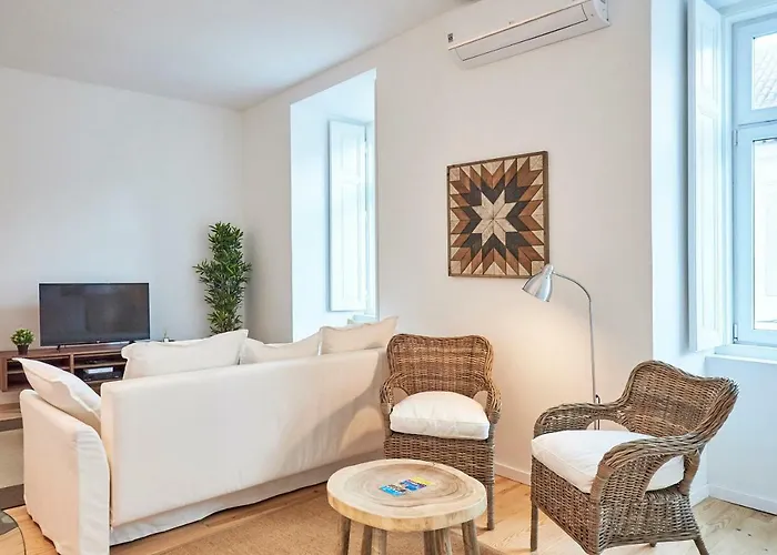 Modern Apartment Calcada Sao Francisco II
